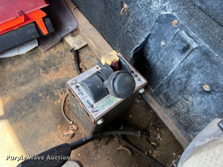 image for item DR1465 1996 Freightliner FL112  semi truck