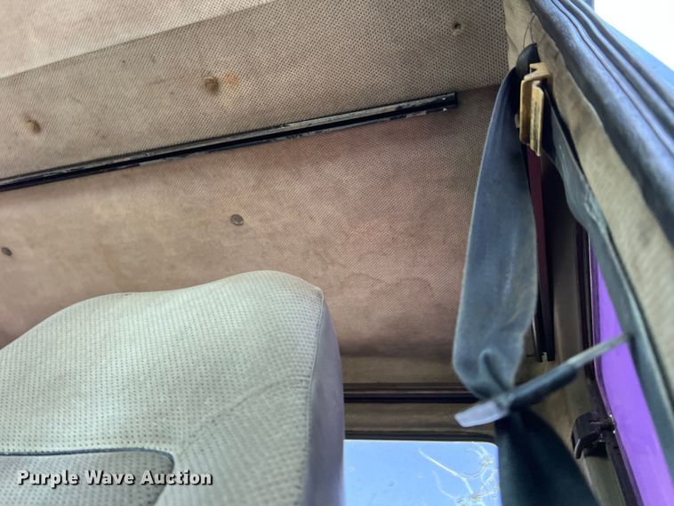 image for item DR1465 1996 Freightliner FL112  semi truck