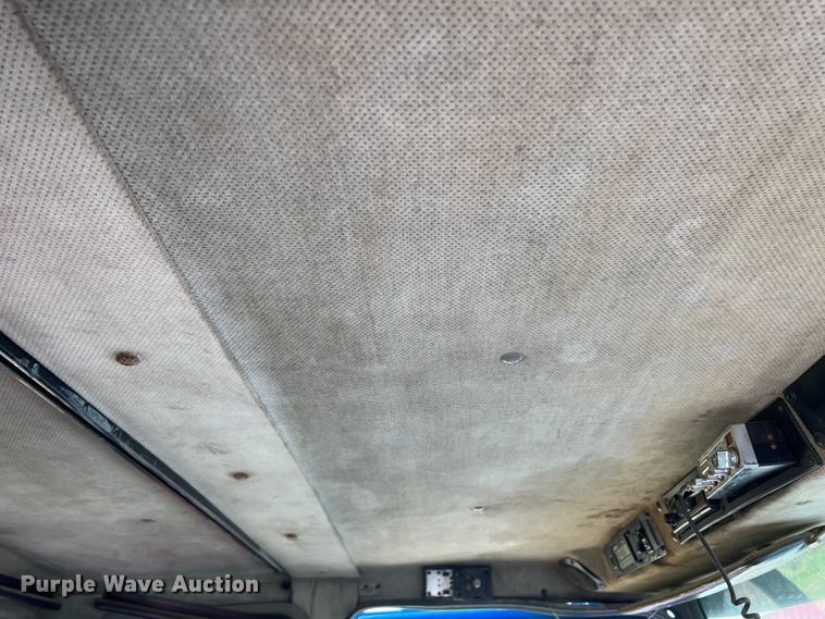 image for item DR1465 1996 Freightliner FL112  semi truck