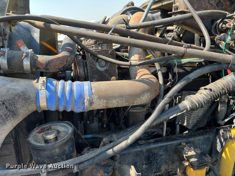 image for item DR1465 1996 Freightliner FL112  semi truck