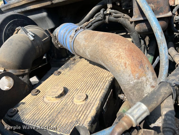 image for item DR1465 1996 Freightliner FL112  semi truck