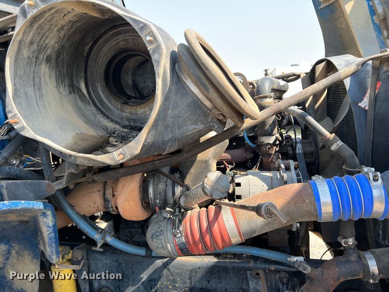 image for item DR1465 1996 Freightliner FL112  semi truck