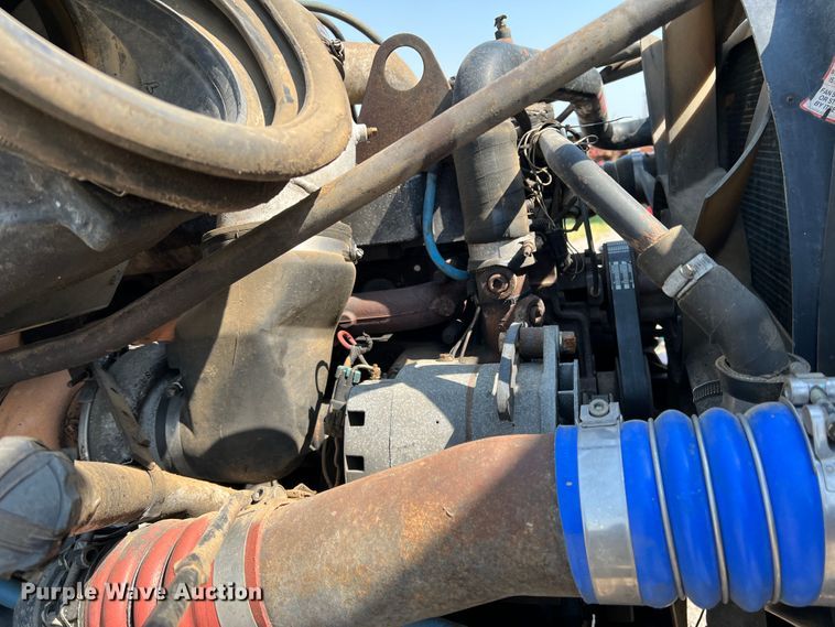 image for item DR1465 1996 Freightliner FL112  semi truck