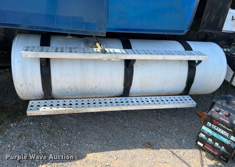 image for item DR1465 1996 Freightliner FL112  semi truck