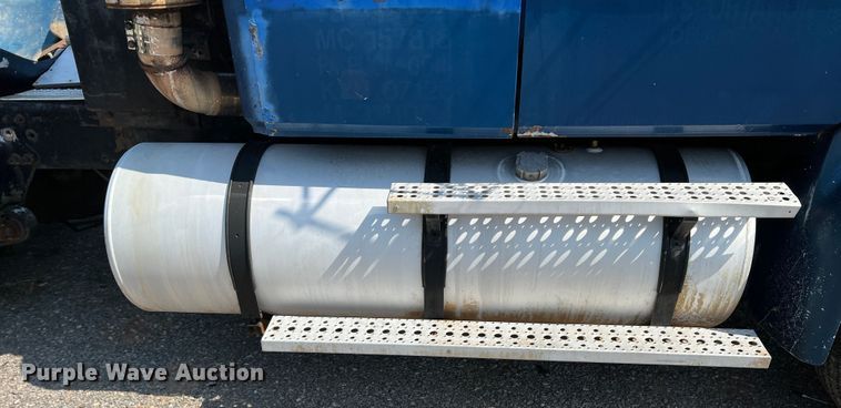 image for item DR1465 1996 Freightliner FL112  semi truck