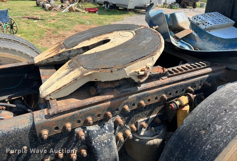 image for item DR1465 1996 Freightliner FL112  semi truck