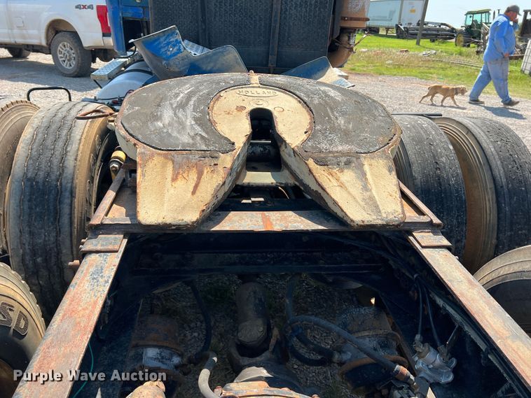 image for item DR1465 1996 Freightliner FL112  semi truck