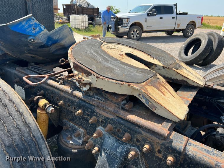 image for item DR1465 1996 Freightliner FL112  semi truck