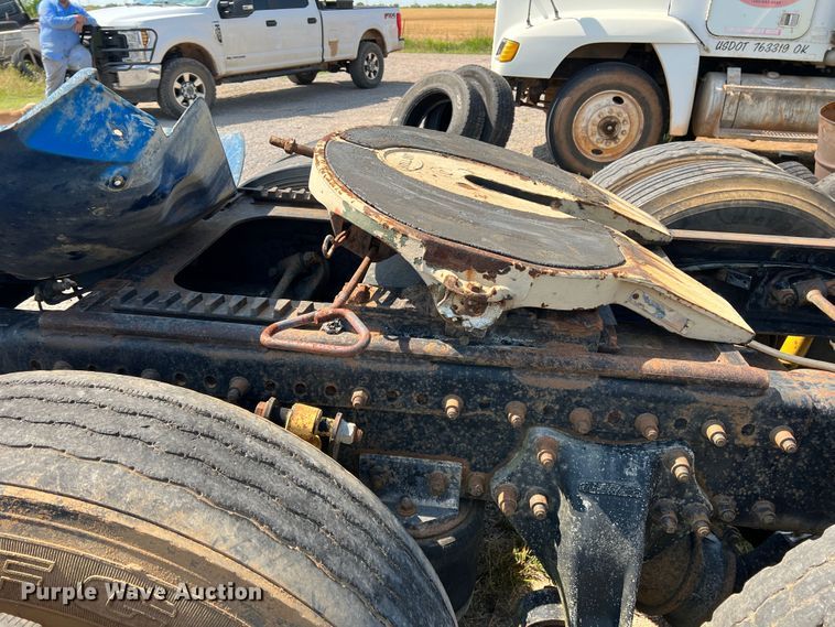 image for item DR1465 1996 Freightliner FL112  semi truck