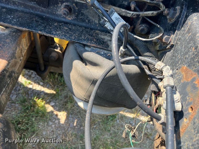 image for item DR1465 1996 Freightliner FL112  semi truck