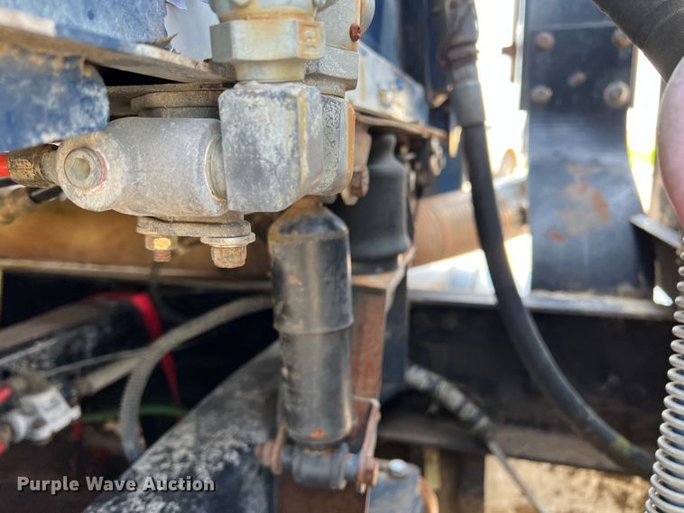 image for item DR1465 1996 Freightliner FL112  semi truck