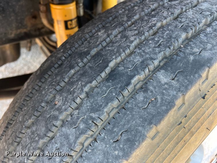 image for item DR1465 1996 Freightliner FL112  semi truck