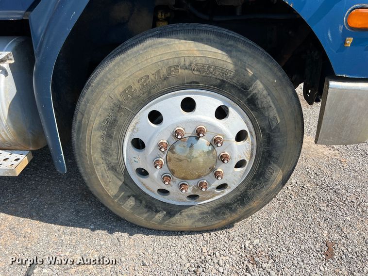 image for item DR1465 1996 Freightliner FL112  semi truck