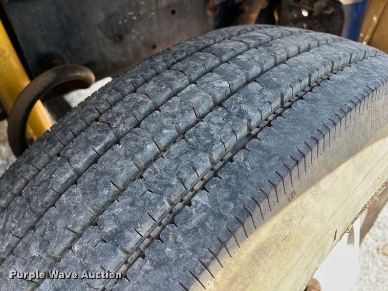 image for item DR1465 1996 Freightliner FL112  semi truck