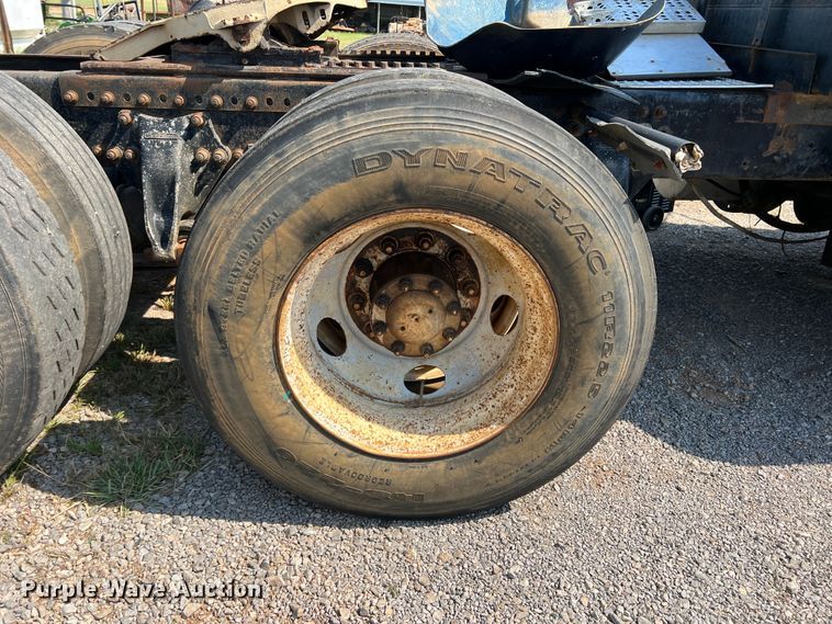 image for item DR1465 1996 Freightliner FL112  semi truck