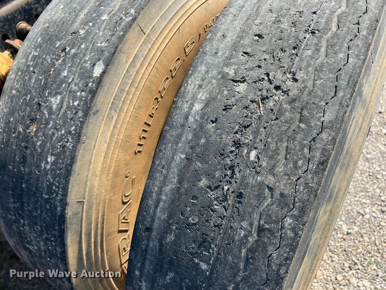 image for item DR1465 1996 Freightliner FL112  semi truck