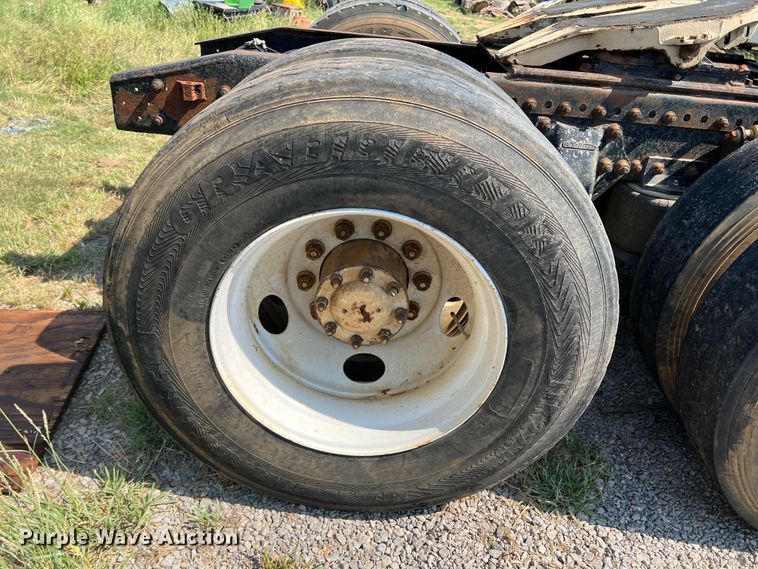 image for item DR1465 1996 Freightliner FL112  semi truck