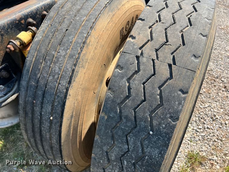 image for item DR1465 1996 Freightliner FL112  semi truck