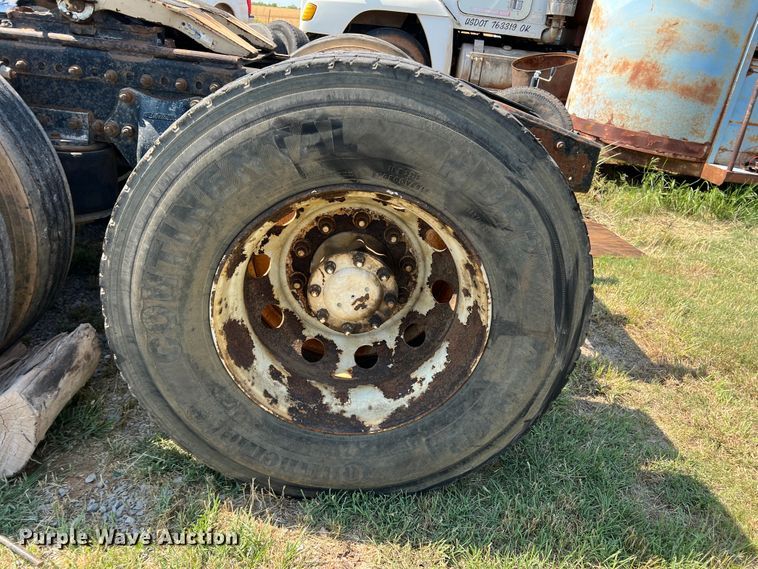 image for item DR1465 1996 Freightliner FL112  semi truck