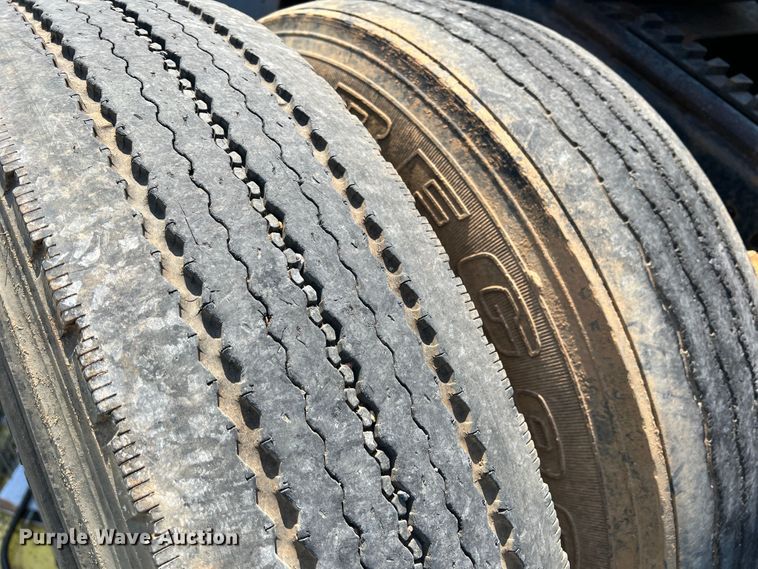 image for item DR1465 1996 Freightliner FL112  semi truck