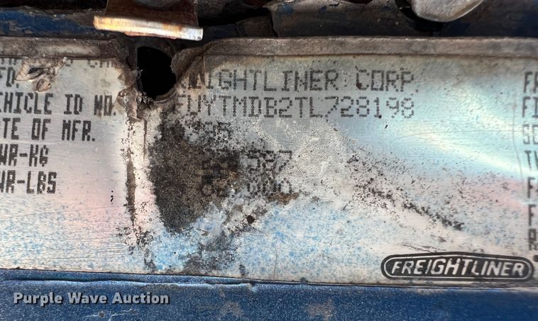 image for item DR1465 1996 Freightliner FL112  semi truck