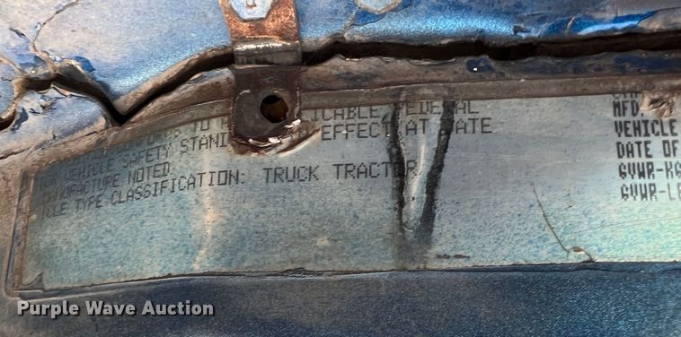 image for item DR1465 1996 Freightliner FL112  semi truck