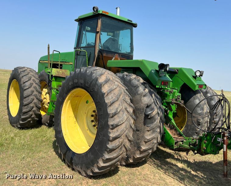 image for item DR1469 1995 John Deere 8970  4WD tractor