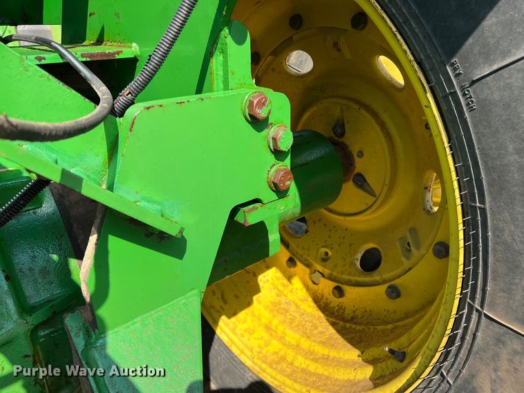 image for item DR1469 1995 John Deere 8970  4WD tractor