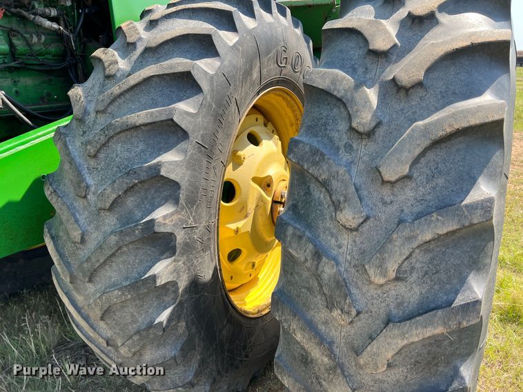 image for item DR1469 1995 John Deere 8970  4WD tractor