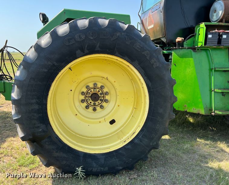 image for item DR1469 1995 John Deere 8970  4WD tractor