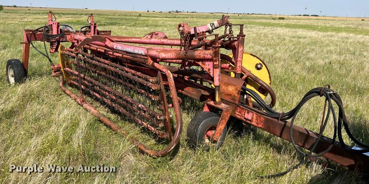 image for item DR1472 Massey Ferguson 588  hay rake