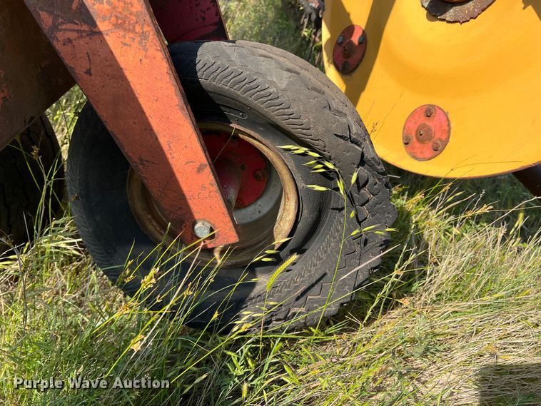 image for item DR1472 Massey Ferguson 588  hay rake