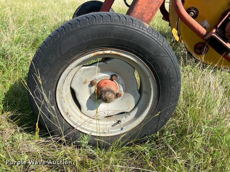 image for item DR1472 Massey Ferguson 588  hay rake