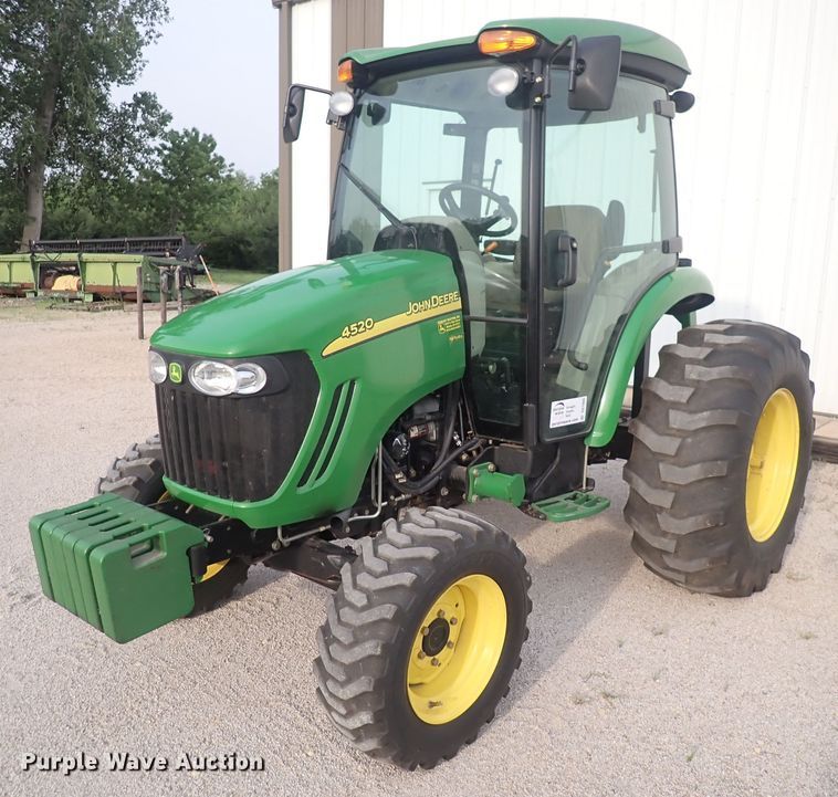 image for item DS7068 2006 John Deere 4520  MFWD tractor