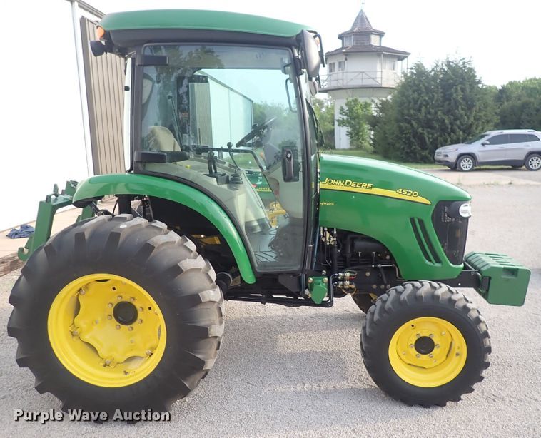 image for item DS7068 2006 John Deere 4520  MFWD tractor