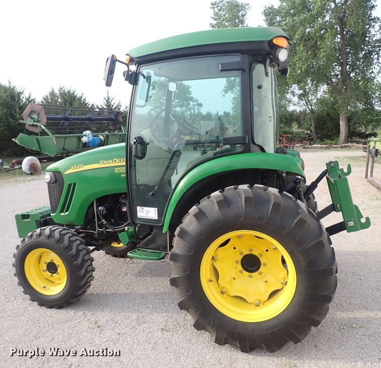 image for item DS7068 2006 John Deere 4520  MFWD tractor