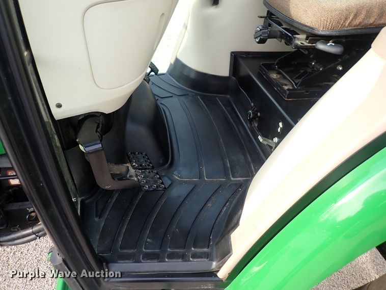 image for item DS7068 2006 John Deere 4520  MFWD tractor