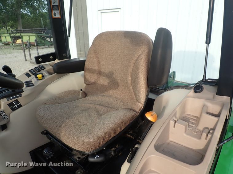 image for item DS7068 2006 John Deere 4520  MFWD tractor