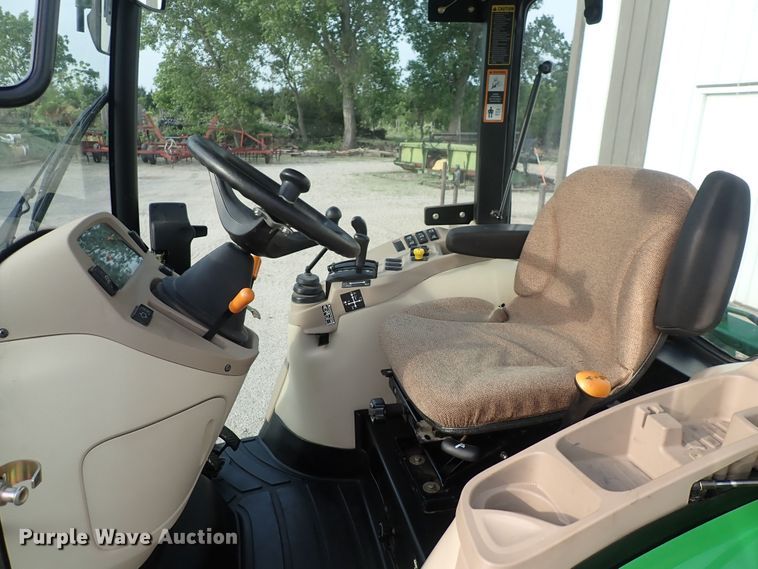 image for item DS7068 2006 John Deere 4520  MFWD tractor
