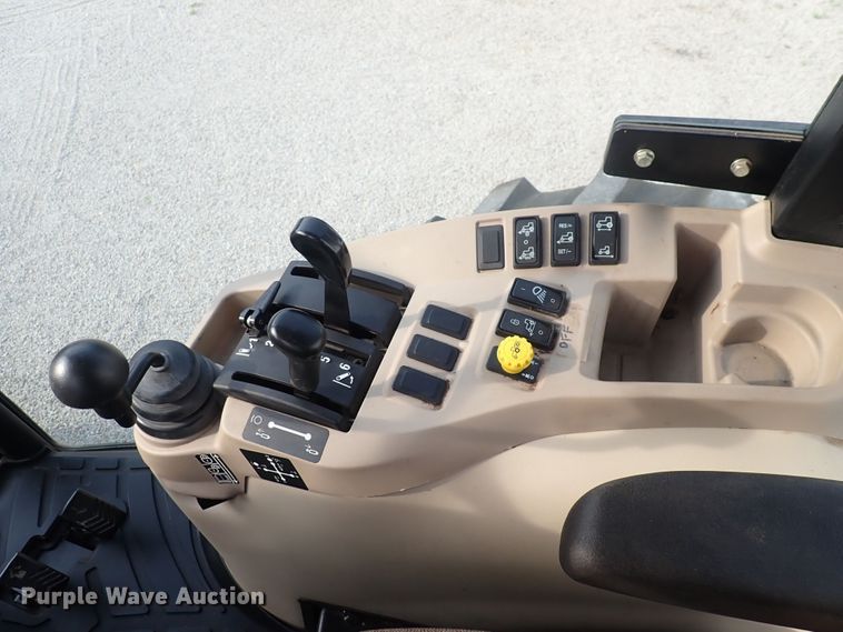 image for item DS7068 2006 John Deere 4520  MFWD tractor