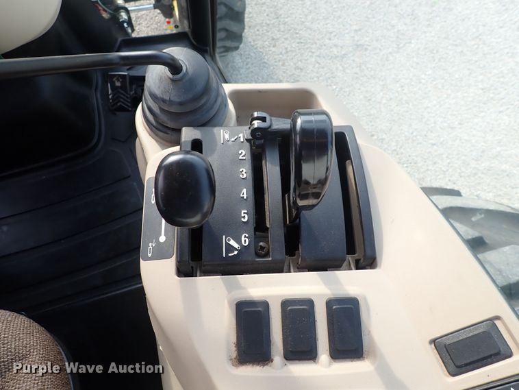 image for item DS7068 2006 John Deere 4520  MFWD tractor