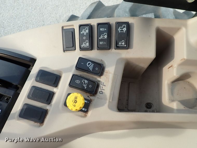 image for item DS7068 2006 John Deere 4520  MFWD tractor