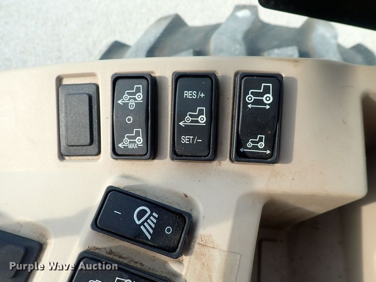 image for item DS7068 2006 John Deere 4520  MFWD tractor