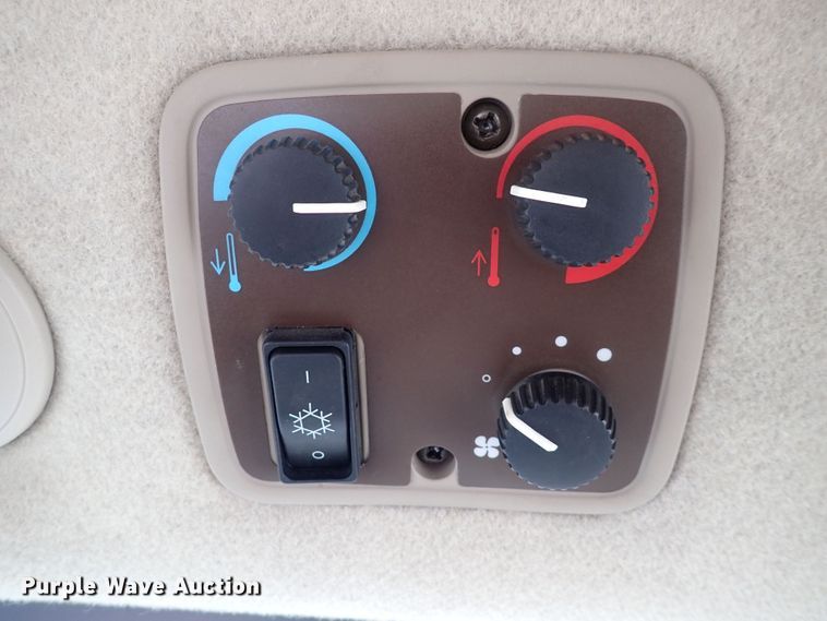 image for item DS7068 2006 John Deere 4520  MFWD tractor