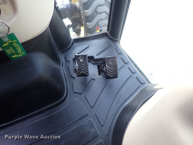 image for item DS7068 2006 John Deere 4520  MFWD tractor