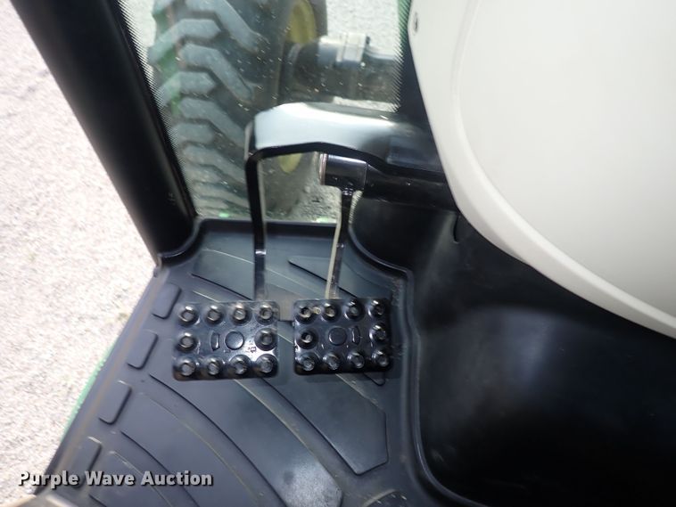 image for item DS7068 2006 John Deere 4520  MFWD tractor