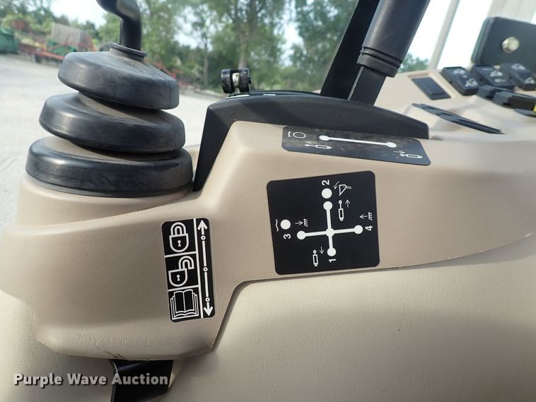 image for item DS7068 2006 John Deere 4520  MFWD tractor