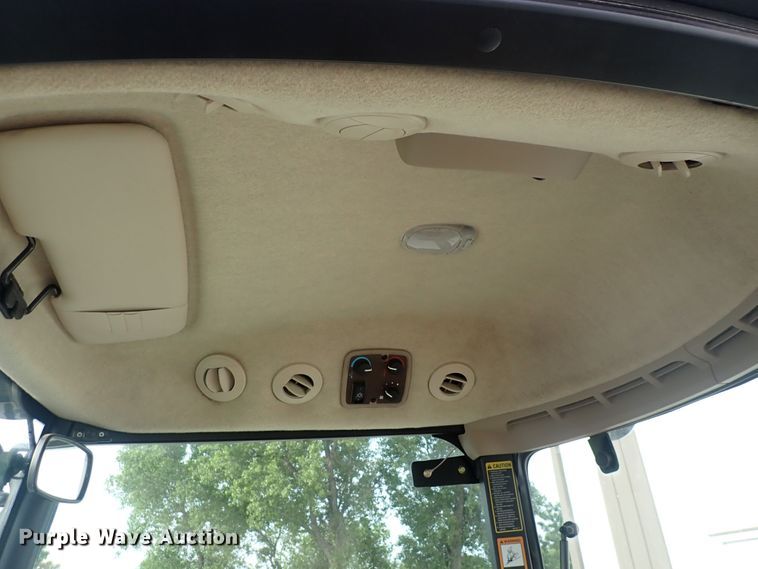 image for item DS7068 2006 John Deere 4520  MFWD tractor