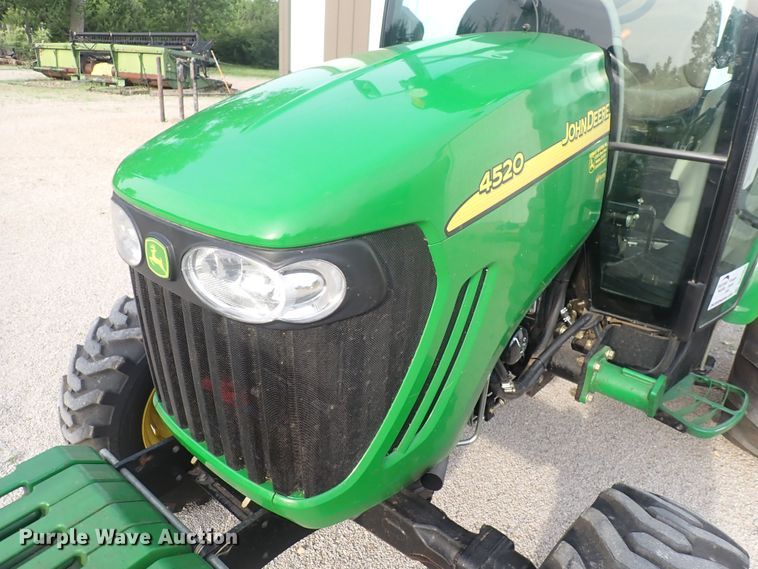 image for item DS7068 2006 John Deere 4520  MFWD tractor