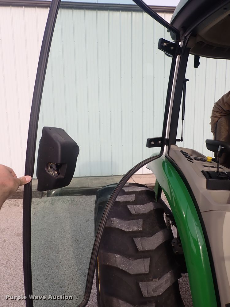 image for item DS7068 2006 John Deere 4520  MFWD tractor